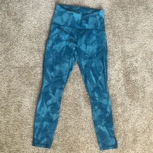 Two toned blue lululemon train time leggings